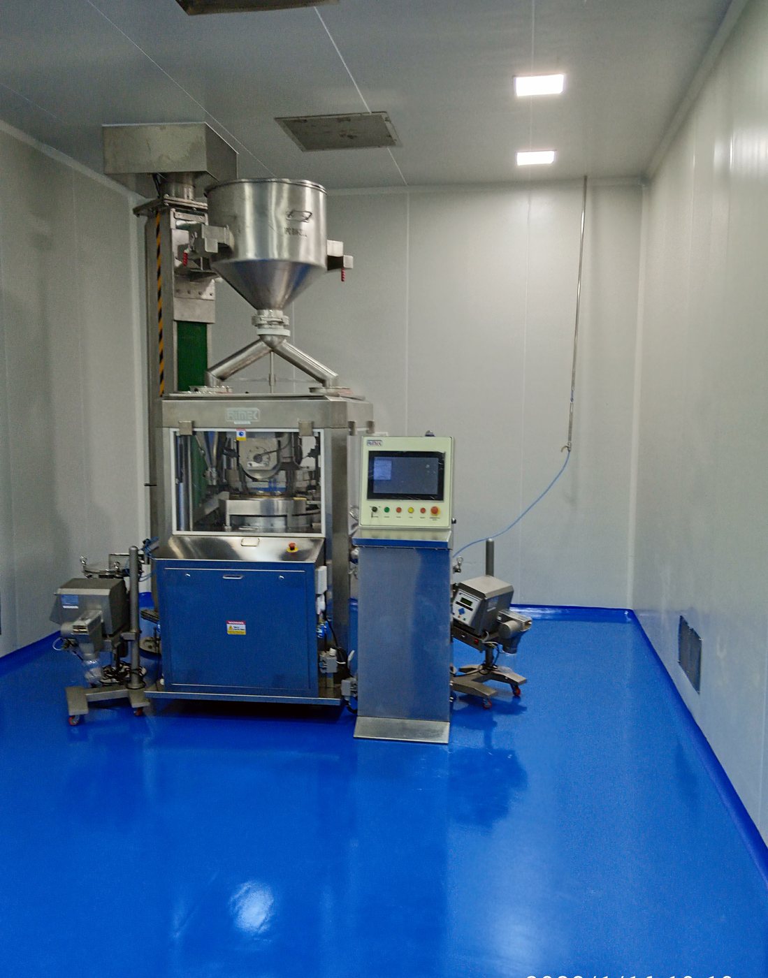 Automatic capsule filling line with metal detection